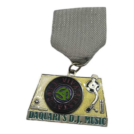 2013 "Daquaris DJ" spinning turntable Fiesta Medal